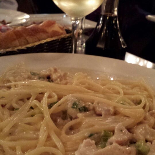 Photo taken at Mama Mia Trattoria by Oh Sherry on 12/22/2013