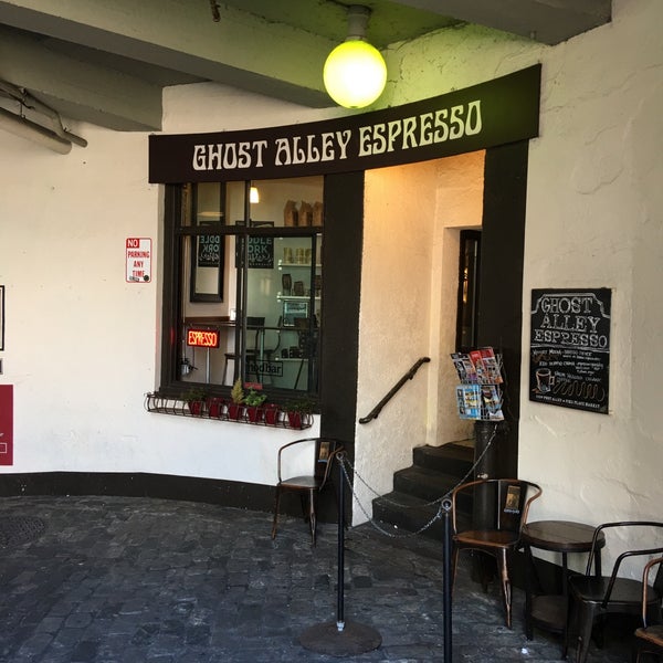 Foto scattata a Ghost Alley Espresso da Doug V. il 7/15/2016