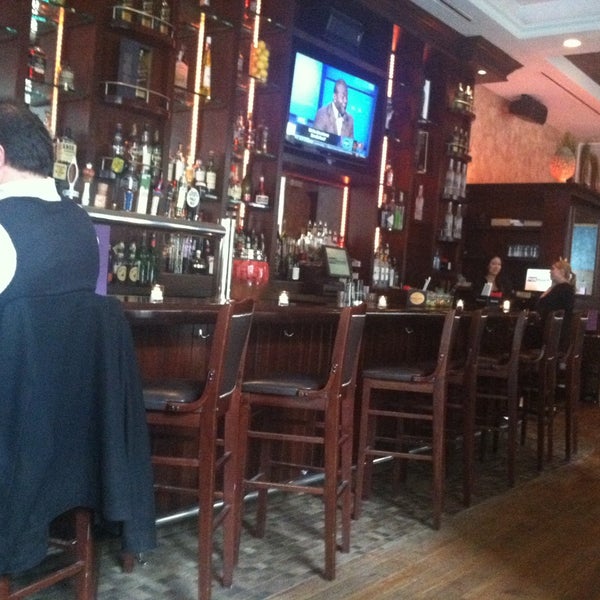 4/23/2013 tarihinde Danielle M.ziyaretçi tarafından West End Bar &amp; Grill'de çekilen fotoğraf