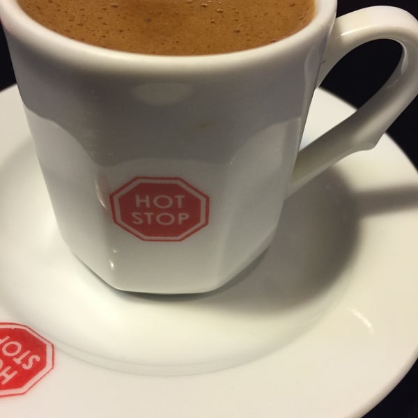 Снимок сделан в Hot Stop Lounge Coffee &amp; Tea пользователем 🏆ferden🏆 5/22/2015