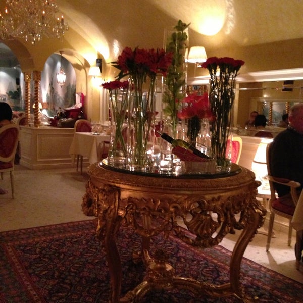 3/14/2013 tarihinde Dmitriy J.ziyaretçi tarafından Aquarius Restaurant'de çekilen fotoğraf