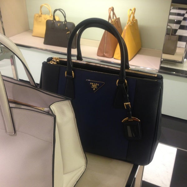 Пальма де Майорка магазин Prada