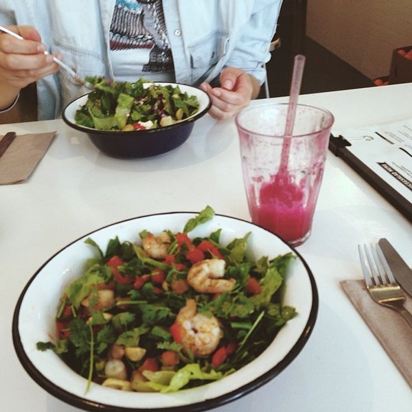 Foto tirada no(a) Juice &amp; Salad por Emma v. em 7/15/2014