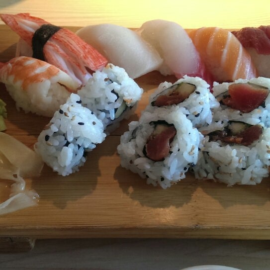 Foto diambil di Kampai Sushi Bar oleh Elizaveta V. pada 6/19/2014