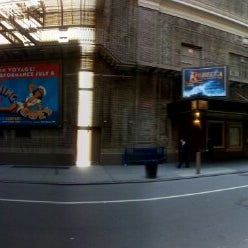Foto tomada en 26th Annual Broadway Flea Market &amp; Grand Auction  por Andres M. el 10/1/2012
