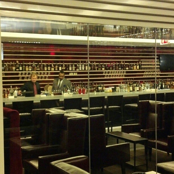 1/9/2013에 Justin R.님이 Civil Cigar Lounge에서 찍은 사진