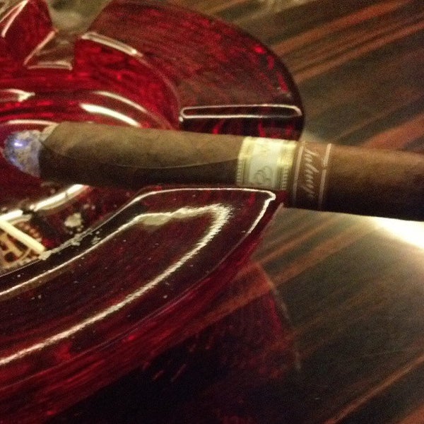 4/20/2013에 Justin R.님이 Civil Cigar Lounge에서 찍은 사진