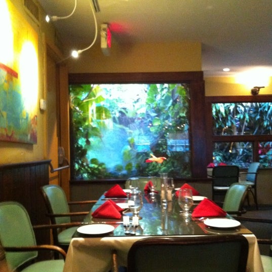 Photo prise au Casanova&#39;s Restaurant par Bonnie F. le10/17/2012