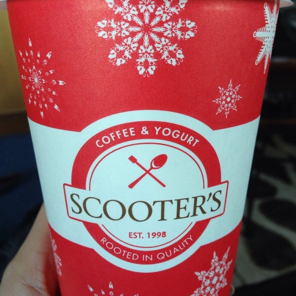 Foto tirada no(a) Scooter&#39;s Coffee por Mona s. em 11/12/2013