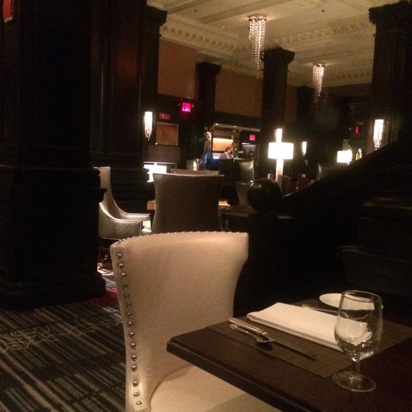 Photo taken at The Round Table Restaurant, at The Algonquin by Linda K. on 8/4/2014