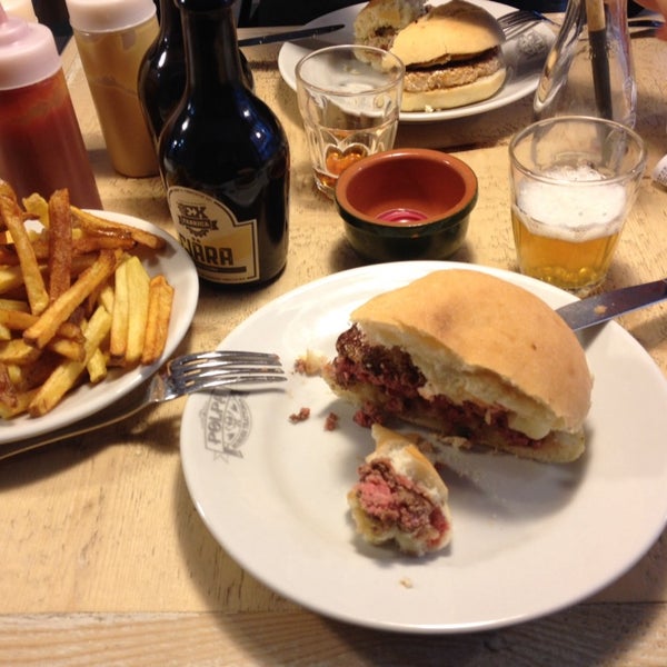 1/6/2014 tarihinde Gabriele B.ziyaretçi tarafından Polpa Burger Trattoria'de çekilen fotoğraf