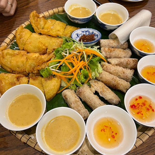 Foto diambil di Madam Thu: Taste of Hue oleh Jane pada 1/3/2023