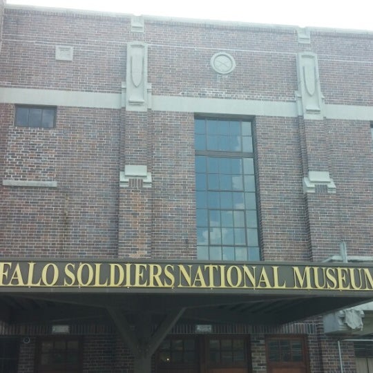 Das Foto wurde bei Buffalo Soldiers National Museum von Deron J. am 7/26/2014 aufgenommen