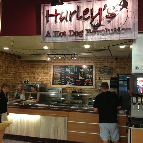 7/16/2013 tarihinde Rob M.ziyaretçi tarafından Harleys : A Hot Dog Revolution'de çekilen fotoğraf