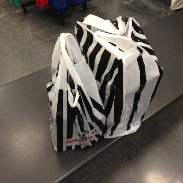 Foot Locker Shoe Store in Jersey City