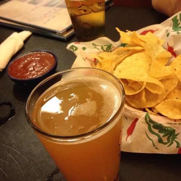 รูปภาพถ่ายที่ Los Cerritos Mexican Restaurant โดย Batman เมื่อ 9/18/2013