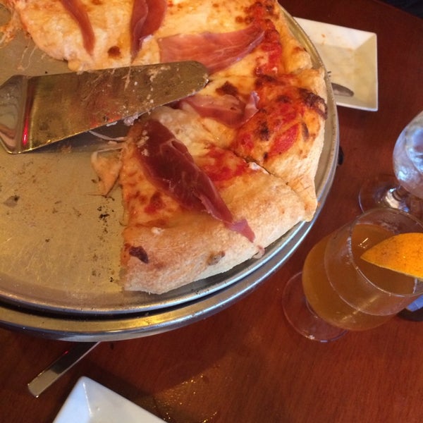12/23/2013 tarihinde Joseph A.ziyaretçi tarafından Si No Corro Me Pizza'de çekilen fotoğraf