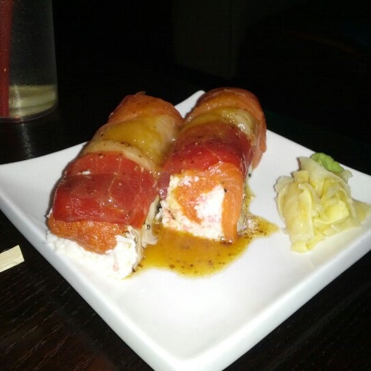 Foto diambil di Bluefin Fusion Japanese Restaurant oleh Stan K. pada 10/28/2012
