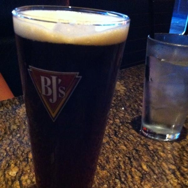 Photo taken at BJ&#39;s Restaurant &amp; Brewhouse by Nick H. on 7/12/2013