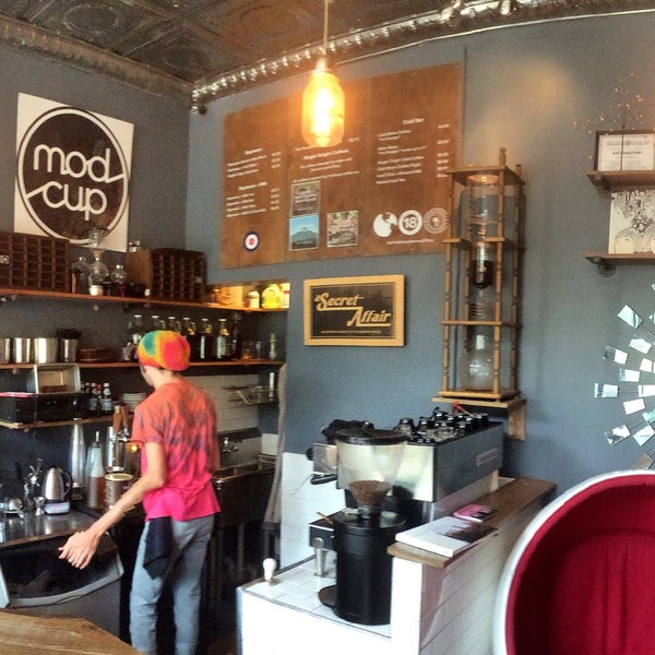 รูปภาพถ่ายที่ Modcup Cafe โดย Dakyung J. เมื่อ 9/5/2016