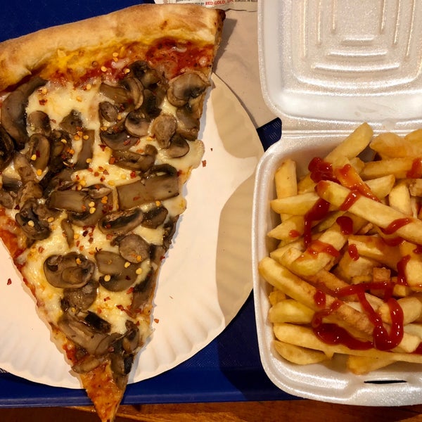 10/18/2018にm-punss eat-ssがLa Crosta Restaurant &amp; Gourmet Pizzeriaで撮った写真