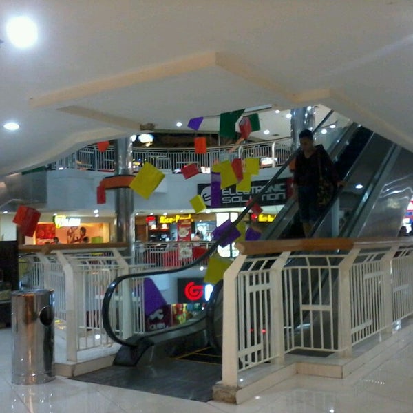รูปภาพถ่ายที่ Plaza Kalibata (Kalibata Mall) โดย Laura H. เมื่อ 4/15/2013