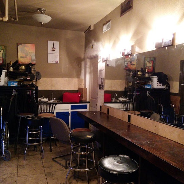 1/18/2015에 Ray K.님이 Analog Cafe &amp; Little Theater에서 찍은 사진