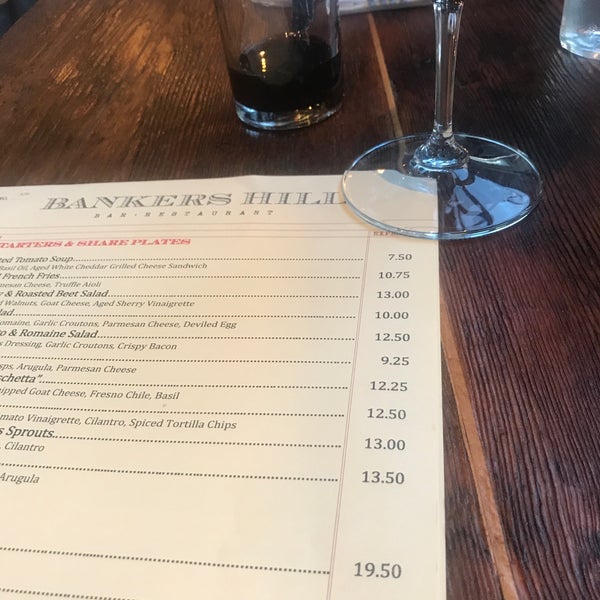 Foto tirada no(a) Bankers Hill Bar &amp; Restaurant por Inga I. em 8/17/2018