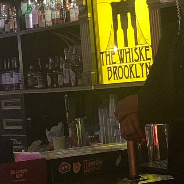 Foto tomada en The Whiskey Brooklyn  por Karen H. el 5/27/2019