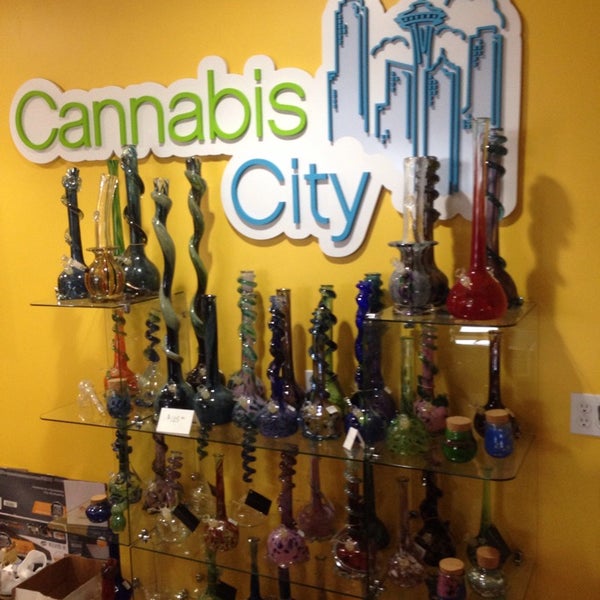 11/8/2014 tarihinde Chris D.ziyaretçi tarafından Cannabis City'de çekilen fotoğraf