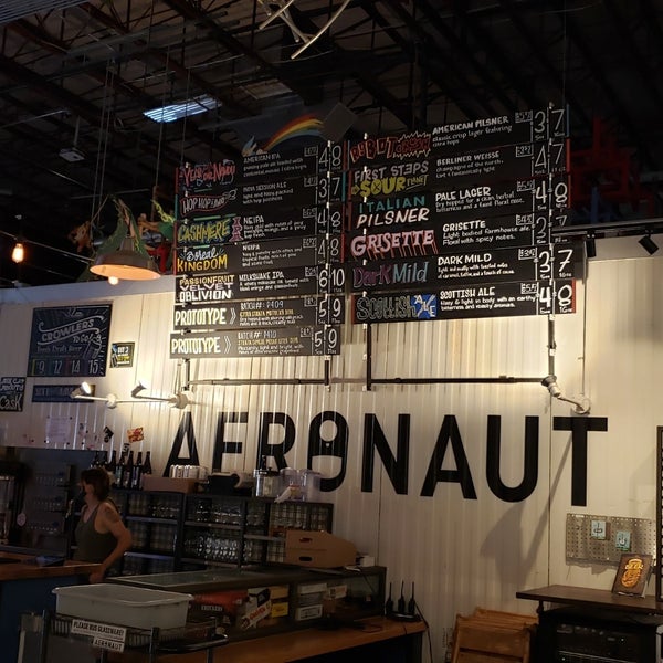 Photo taken at Aeronaut Brewing Company by Giovanni T. on 8/28/2021