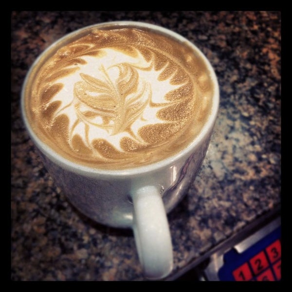 Снимок сделан в Peet&#39;s Coffee &amp; Tea пользователем Henry R. 9/17/2012