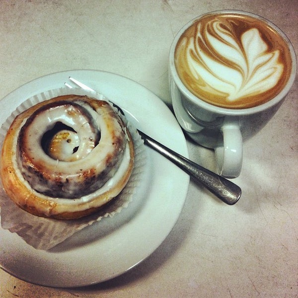Снимок сделан в Peet&#39;s Coffee &amp; Tea пользователем Henry R. 10/23/2012