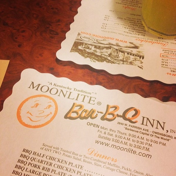 Das Foto wurde bei Moonlite Bar-B-Q Inn von Nick P. am 2/17/2014 aufgenommen