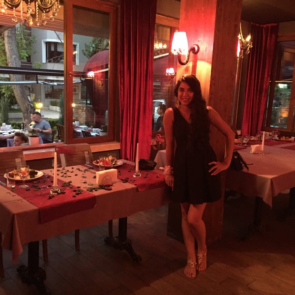 Foto diambil di Tek Kadeh Restaurant oleh Tuğçe U. pada 7/25/2015
