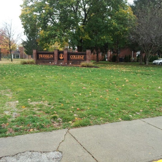 รูปภาพถ่ายที่ Franklin College โดย B เมื่อ 10/26/2012