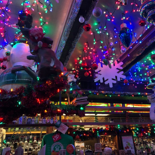Photo taken at Butch McGuire&#39;s by Charlie F. on 12/25/2018
