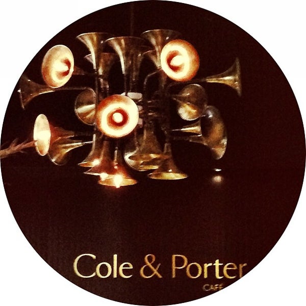 รูปภาพถ่ายที่ Cole &amp; Porter โดย Sebastian W. เมื่อ 5/29/2013