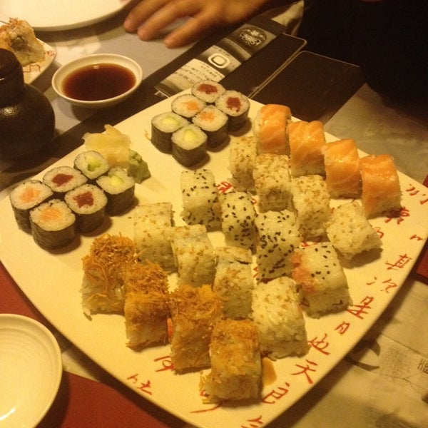 Снимок сделан в Sushi Nomi пользователем Mario B. 5/31/2014