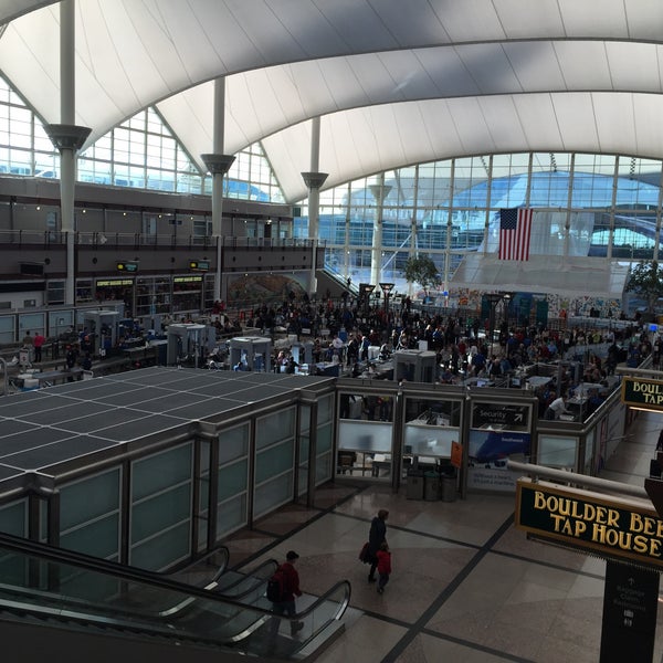 Foto scattata a Aeroporto internazionale di Denver (DEN) da Ken S. il 2/19/2015