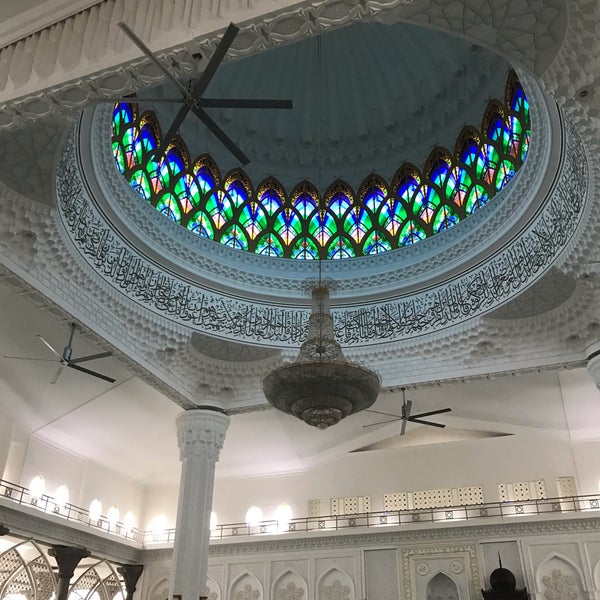 Photo taken at Masjid KLIA (Sultan Abdul Samad Mosque) by Azmie T. on 12/9/2018