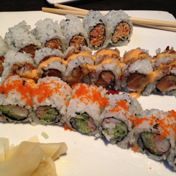 รูปภาพถ่ายที่ Kumo Sushi โดย Eliza J. เมื่อ 2/22/2013