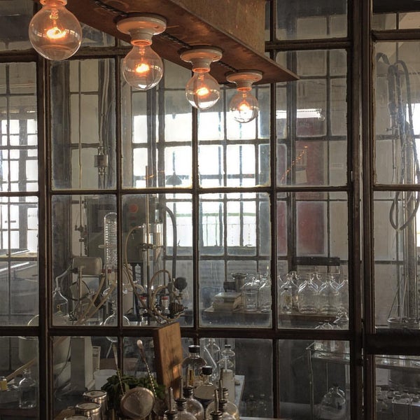 9/19/2015 tarihinde Melody H.ziyaretçi tarafından Industry City Distillery'de çekilen fotoğraf
