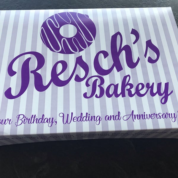Foto tomada en Resch&#39;s Bakery  por Shannan L. el 7/27/2019