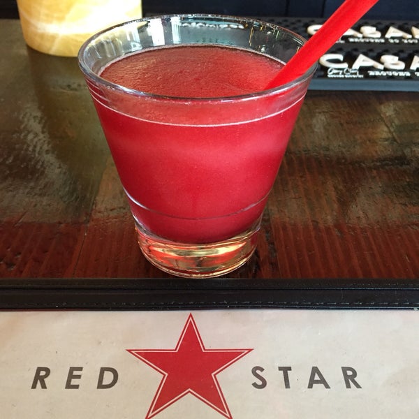 7/2/2017 tarihinde Beer J.ziyaretçi tarafından Red Star Taco Bar'de çekilen fotoğraf