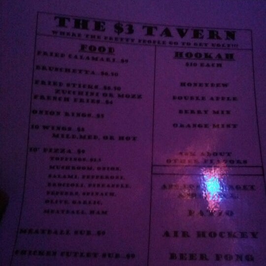 Foto tirada no(a) The $3 Tavern por Sophia D. em 10/19/2012