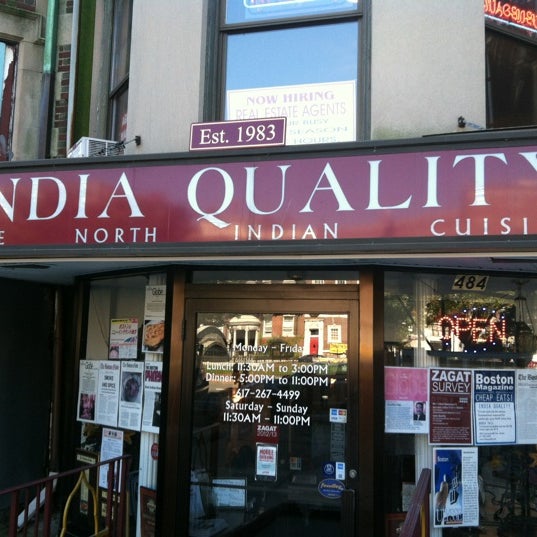Foto diambil di India Quality Restaurant oleh Brandon I. pada 10/13/2012