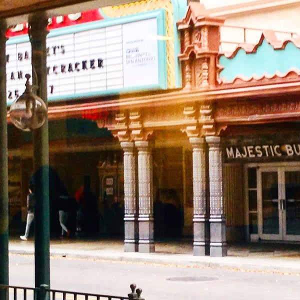 รูปภาพถ่ายที่ The Majestic Theatre โดย Nancy M. เมื่อ 4/22/2019