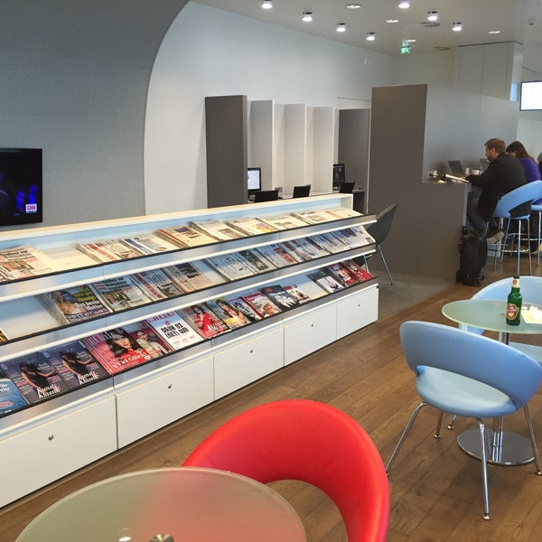 Photo taken at Austrian Airlines Business Lounge | Non-Schengen Area by Monica S. on 12/16/2015
