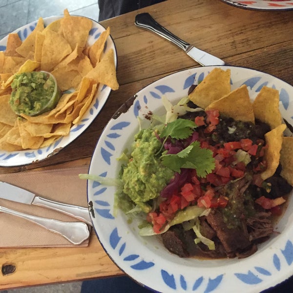 4/19/2016 tarihinde Emma W.ziyaretçi tarafından NETA Mexican Street Food'de çekilen fotoğraf